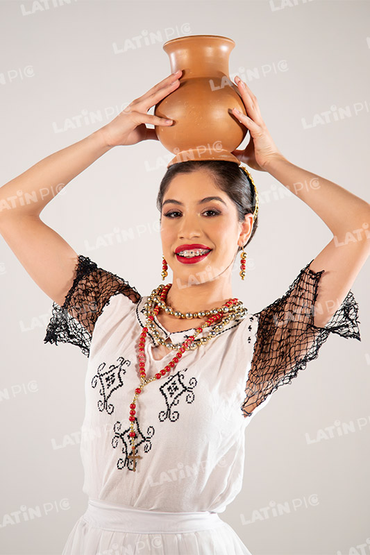 Bailarina Paraguaya-traje-blanco-typoi-cantaro-011