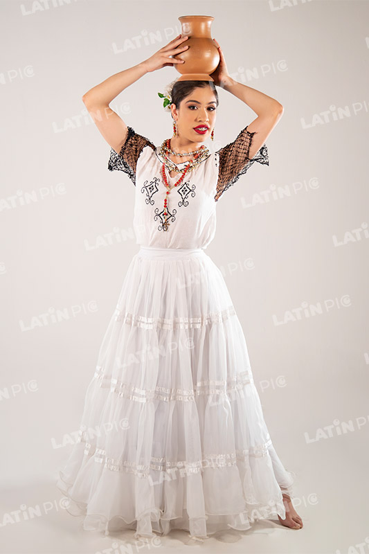 Bailarina Paraguaya-traje-blanco-typoi-cantaro-022