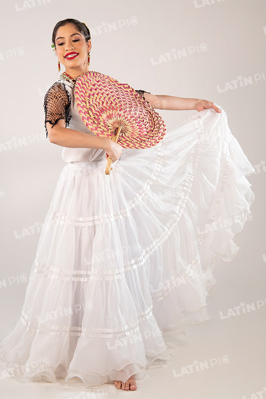Bailarina Paraguaya-traje-blanco-typoi-pantalla-013