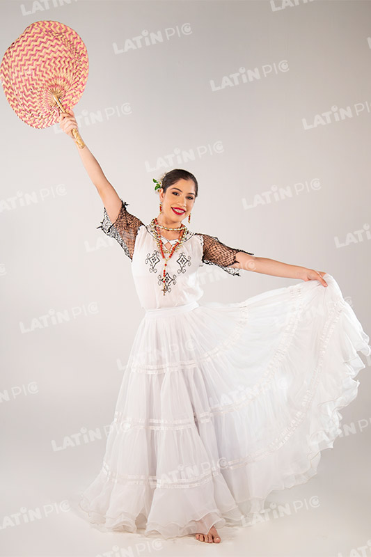 Bailarina Paraguaya-traje-blanco-typoi-pantalla-014