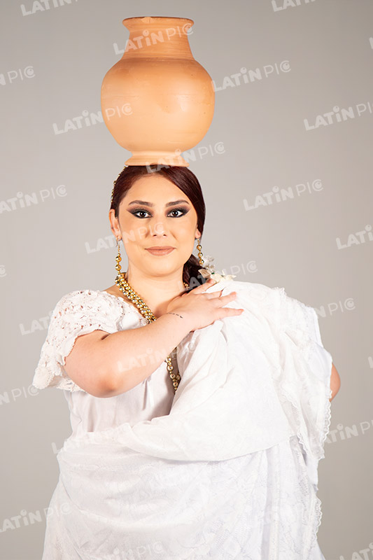 Foto Danza Paraguaya traje blanco y cantaro-005