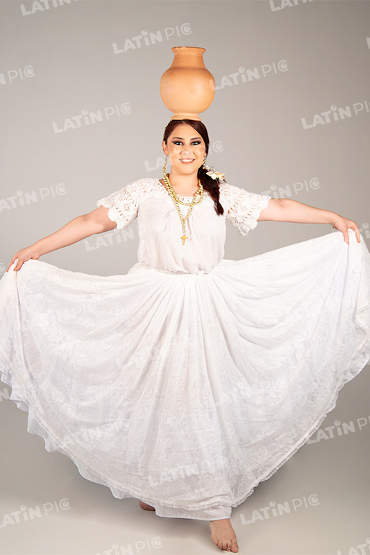 Foto Danza Paraguaya traje blanco y cantaro-006