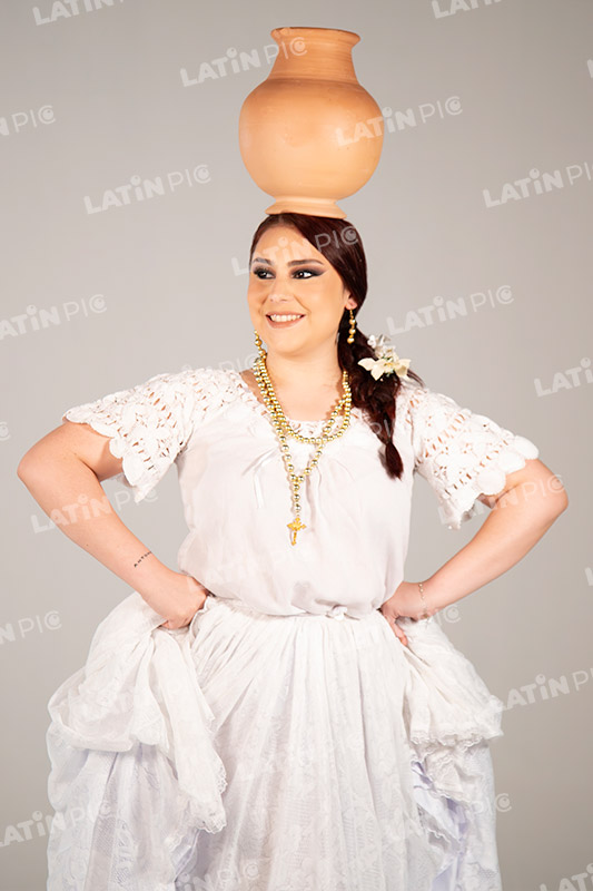 Foto Danza Paraguaya traje blanco y cantaro-008