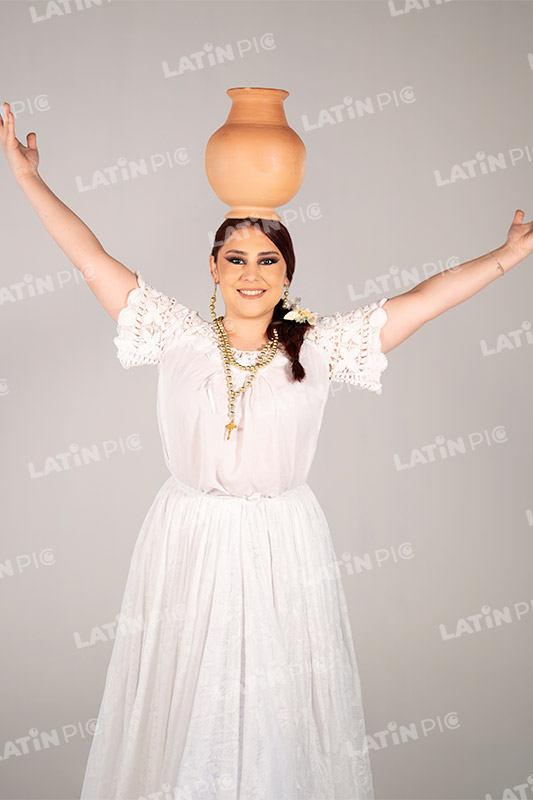 Danza Paraguaya traje blanco y cantaro-001