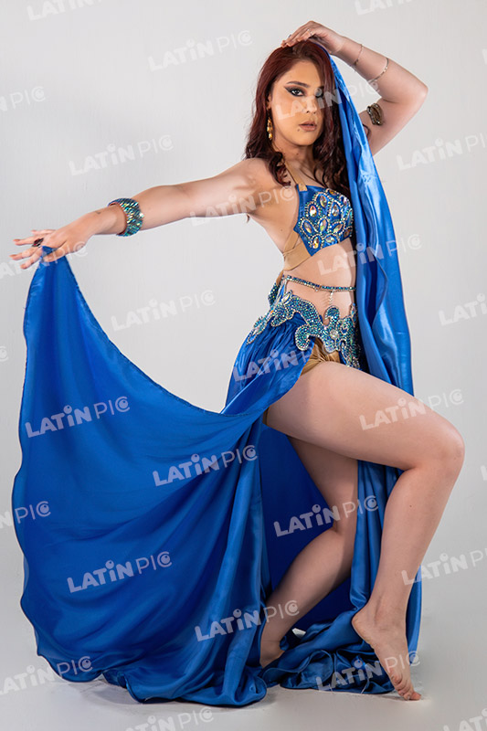 danza-arabe-bailarina-traje azul-joyas-12