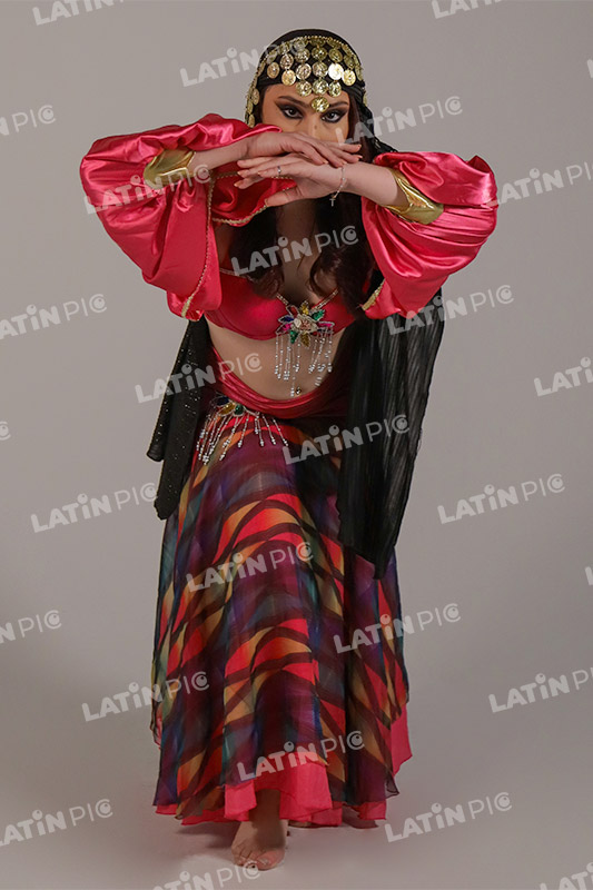 danza-arabe-bailarina-traje-rojo-espada-gitana-12