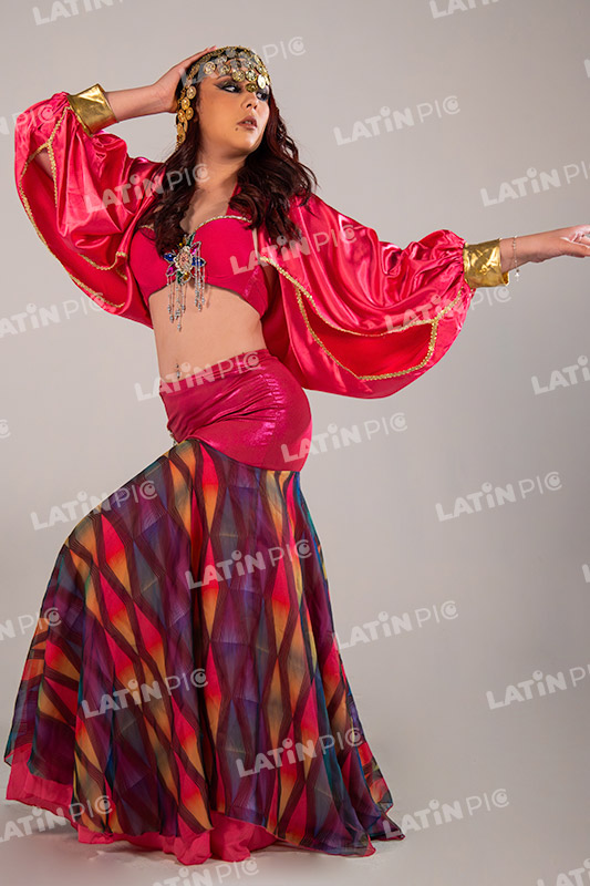 danza-arabe-bailarina-traje-rojo-espada-gitana-7