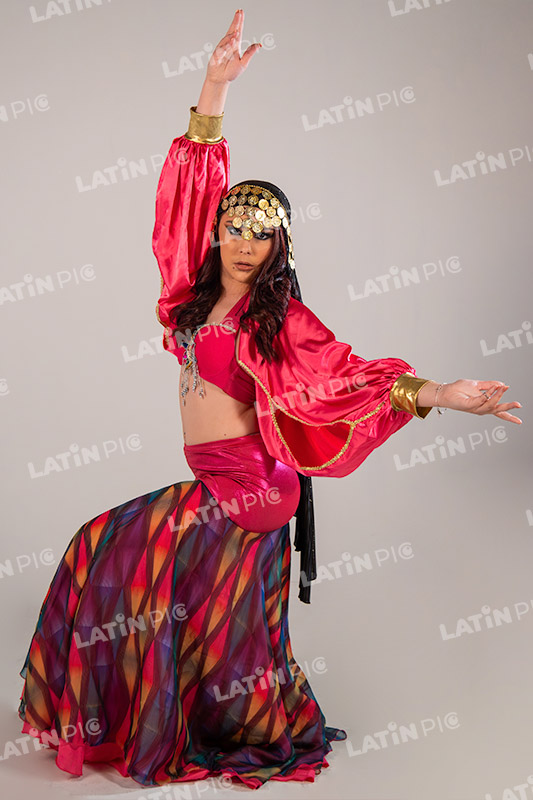 danza-arabe-bailarina-traje-rojo-espada-gitana-9
