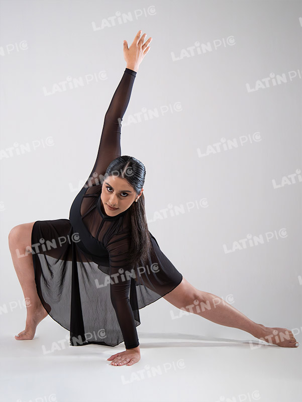 Bailarina traje negro-danza contemporanea-6