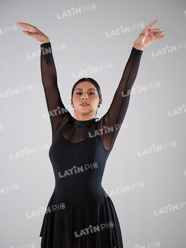 Bailarina traje negro-danza contemporanea-005