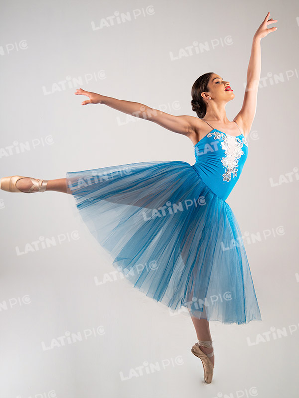 bailarina-ballet-danza-clasica-traje-azul-1