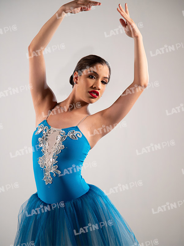bailarina-ballet-danza-clasica-traje-azul-3