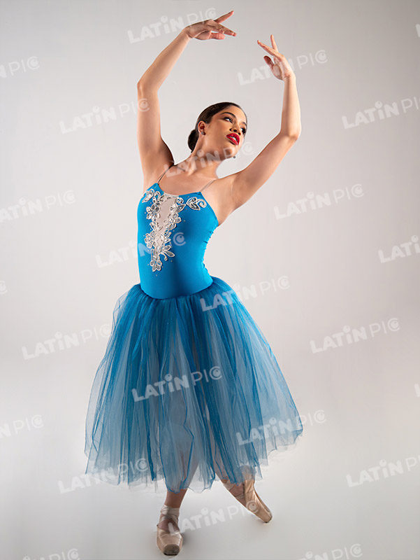 bailarina-ballet-danza-clasica-traje-azul-4
