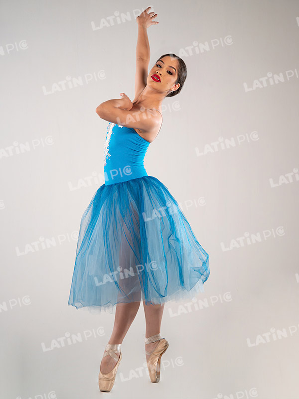 bailarina-ballet-danza-clasica-traje-azul-6