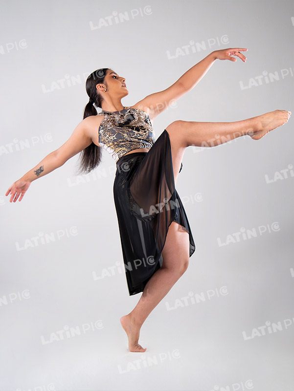 bailarina-contemporaneo-traje-negro-y-dorado-6