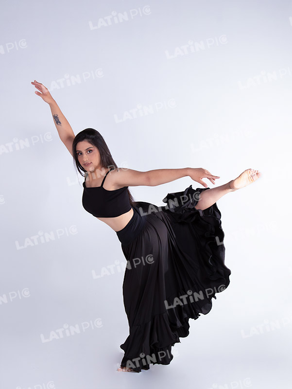 bailarina-danza-contermporanea-traje negro-03