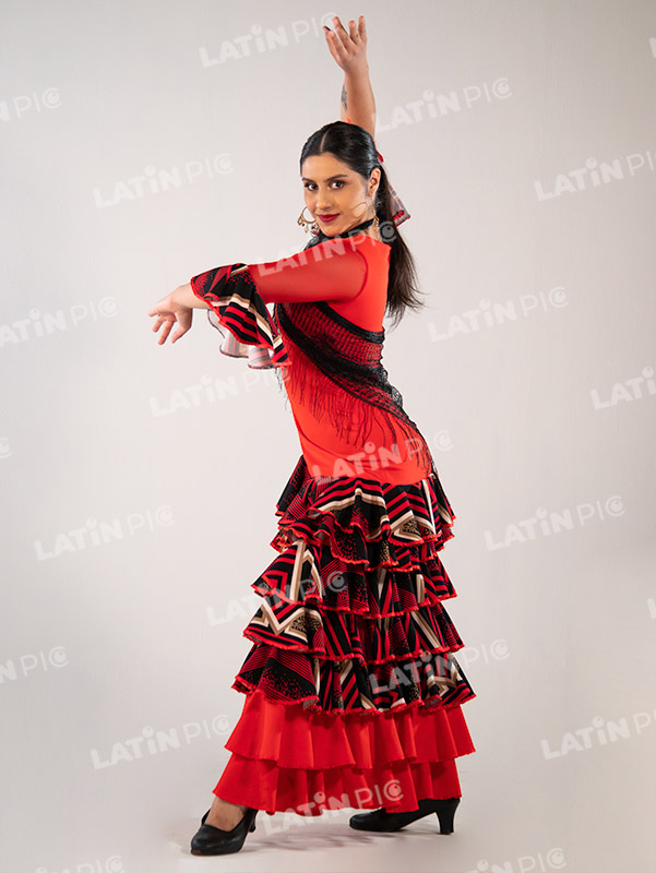 bailarina-danza-espanola-traje-negro-con-rojo-12