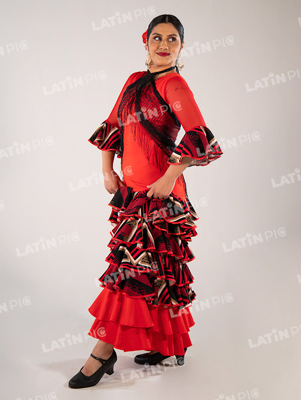 bailarina-danza-espanola-traje-negro-con-rojo-14