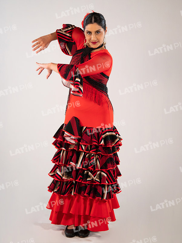 bailarina-danza-espanola-traje-negro-con-rojo-5