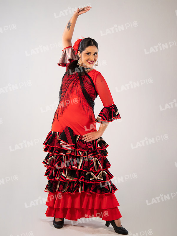 bailarina-danza-espanola-traje-negro-con-rojo-7
