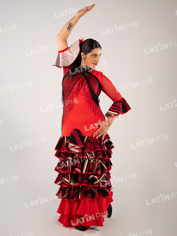 bailarina-danza-espanola-traje-negro-con-rojo-8