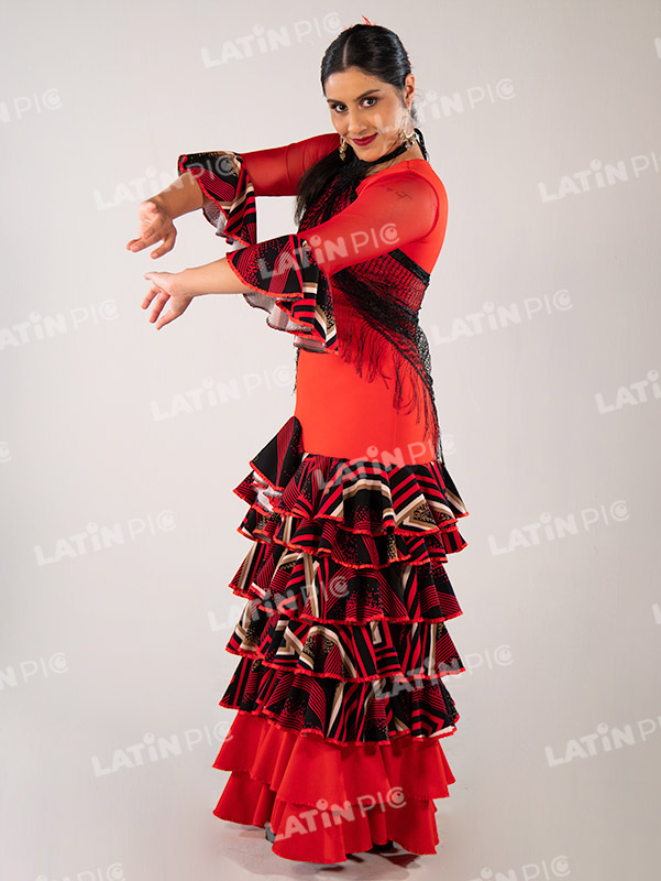 bailarina-danza-espanola-traje-negro-con-rojo-9