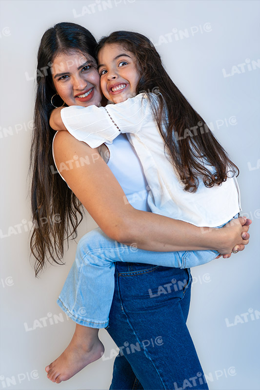dia-de-la-madre-con-ninos-blanco-jeans-19