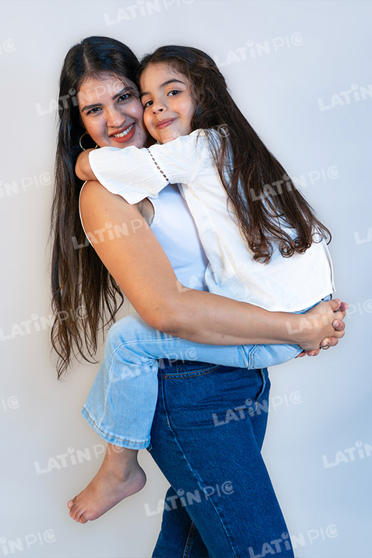 dia-de-la-madre-con-ninos-blanco-jeans-20