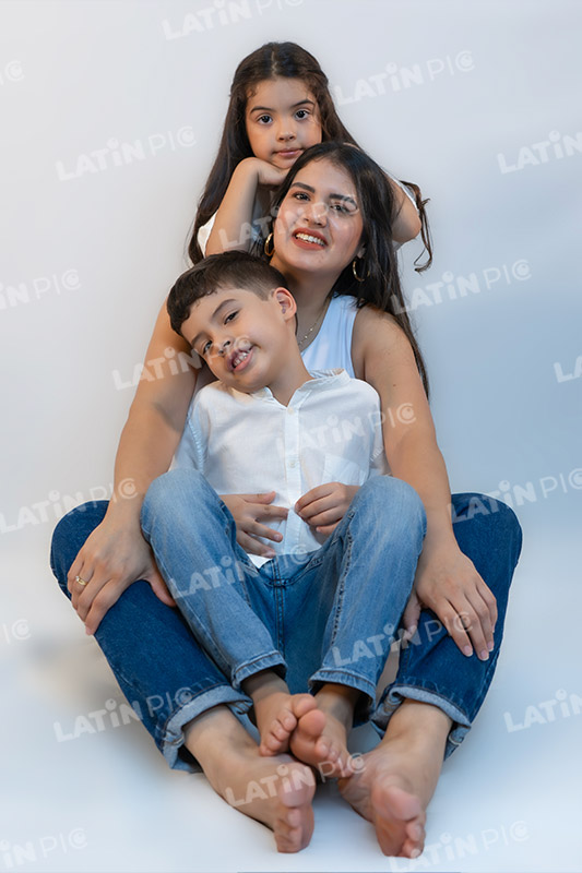 dia-de-la-madre-con-ninos-blanco-jeans-21