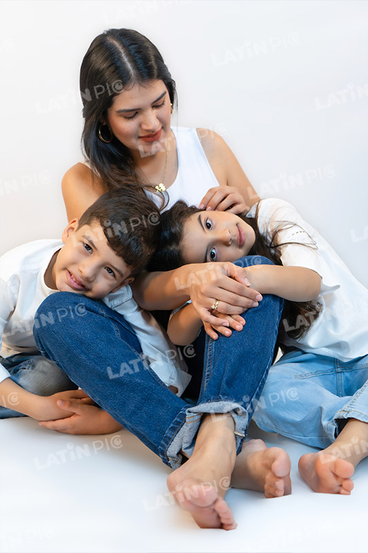 dia-de-la-madre-con-ninos-blanco-jeans-22