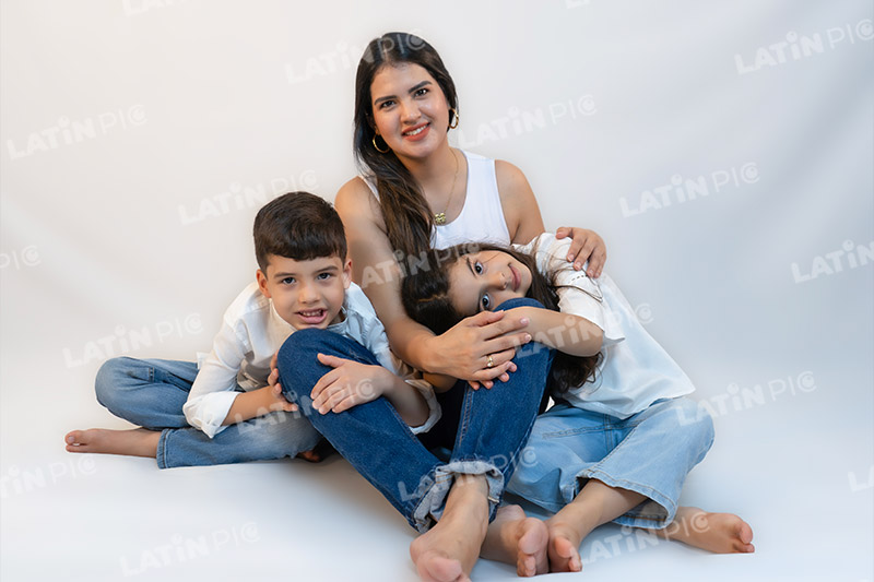 dia-de-la-madre-con-ninos-blanco-jeans-24