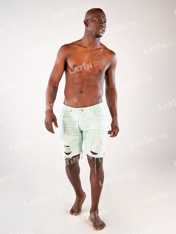 hombre-piel-morena-playa-2