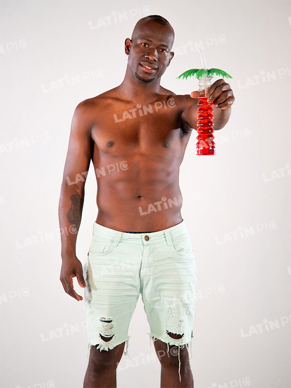 hombre-piel-morena-playa-4
