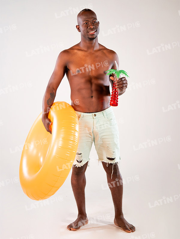 hombre-piel-morena-playa-6