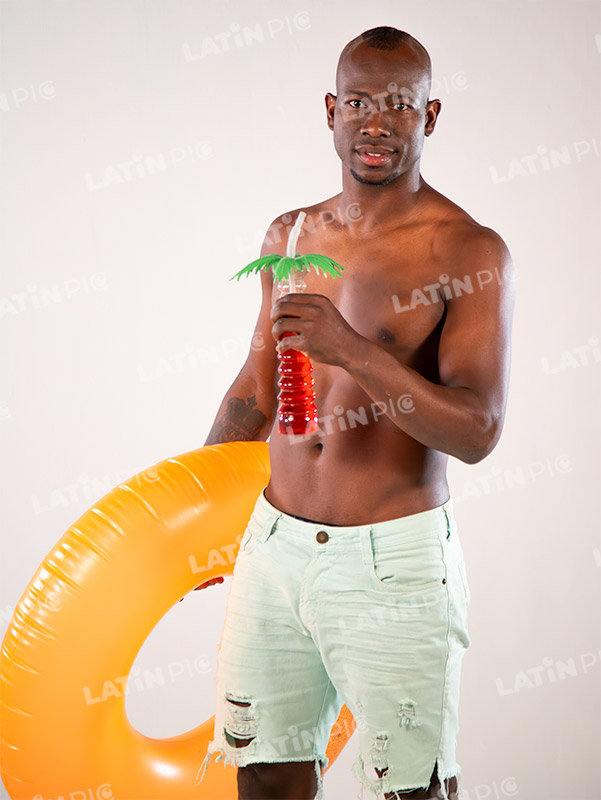 hombre-piel-morena-playa-7