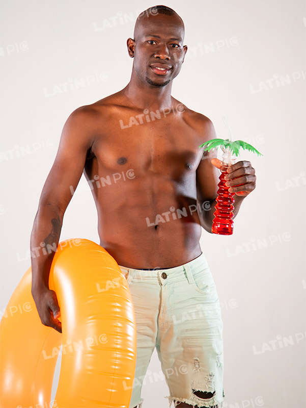 hombre-piel-morena-playa-8