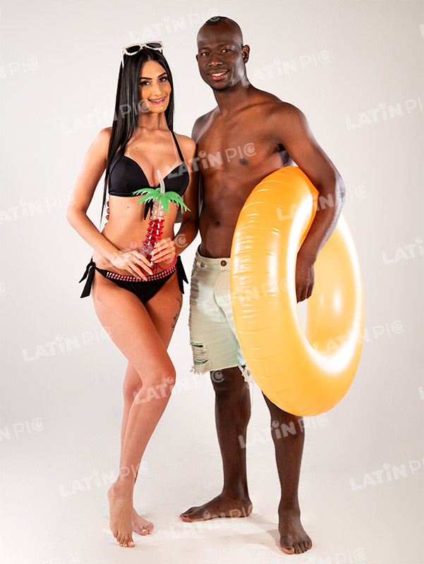 hombre-y-mujer-bikini-playa-verano-3