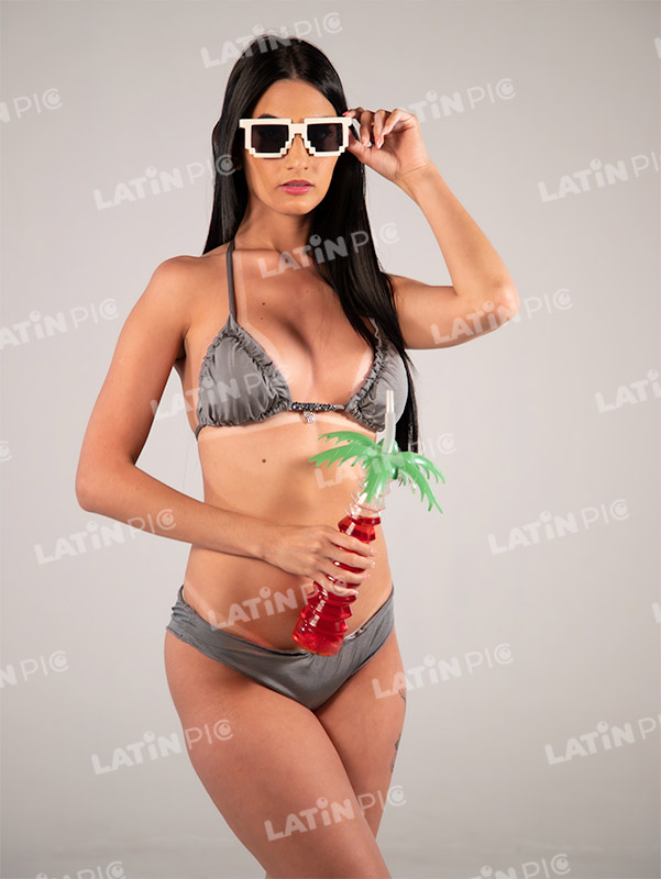 mujer-bikini-traje-de-bano-gris-playa-verano-5