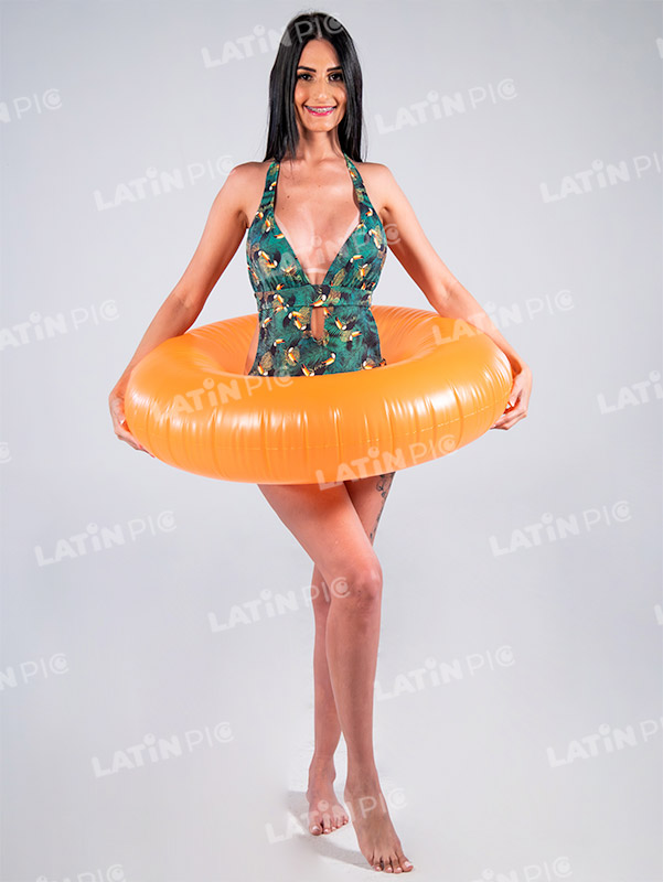 mujer-salvavidas-traje-de-bano-playa-verano-2