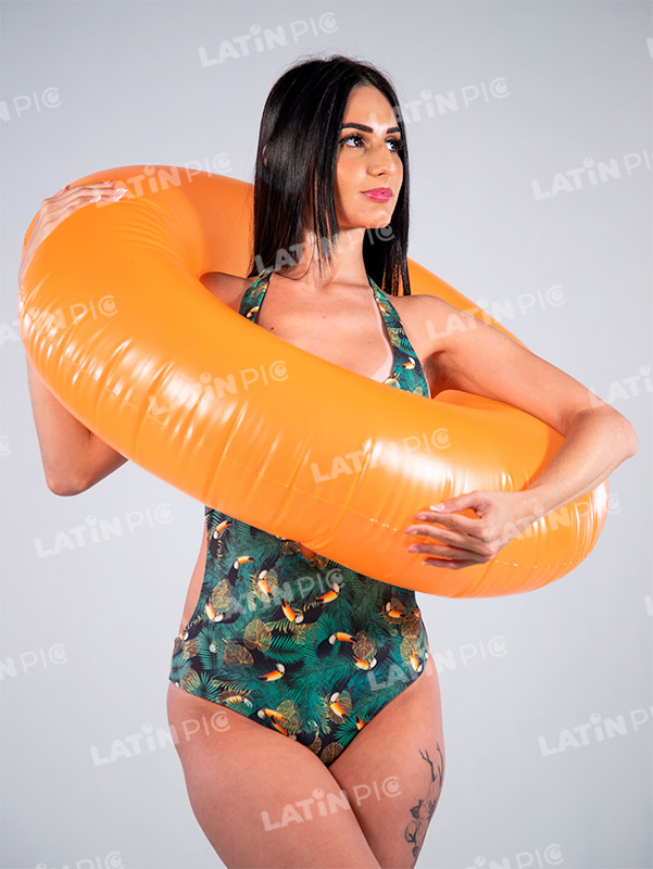 mujer-salvavidas-traje-de-bano-playa-verano-3