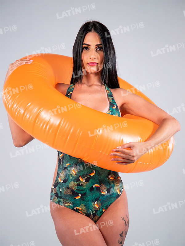 mujer-salvavidas-traje-de-bano-playa-verano-4