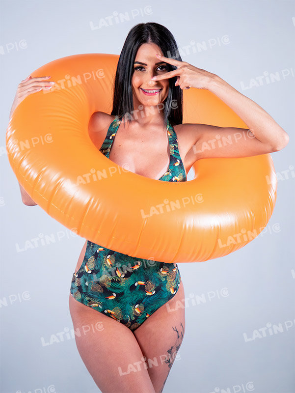 mujer-salvavidas-traje-de-bano-playa-verano-7