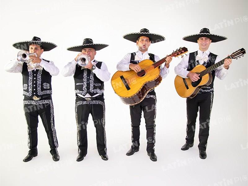 mariachis-traje-negro-y-blanco-33