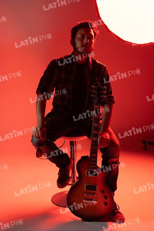 musico-guitarrista-guitarra-electrica-8