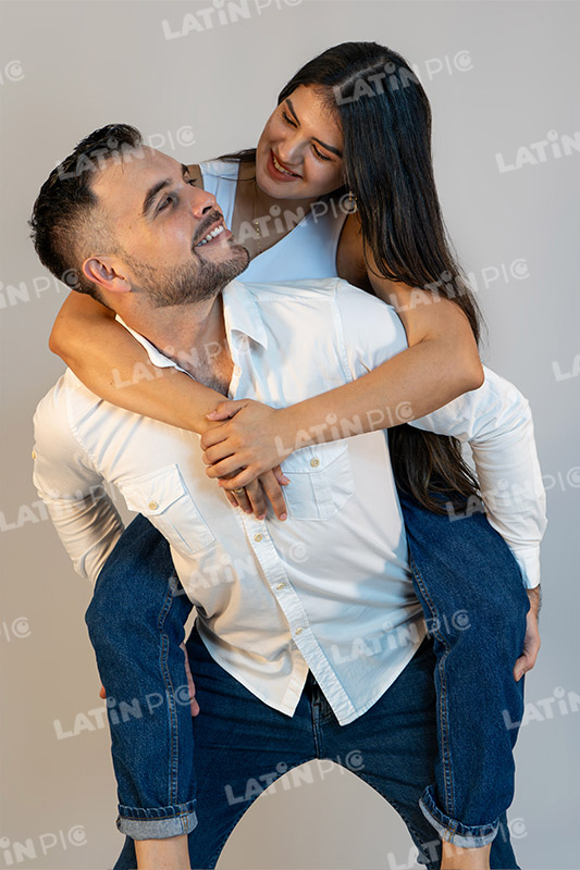pareja-14-de-febrero-amor-blanco-3