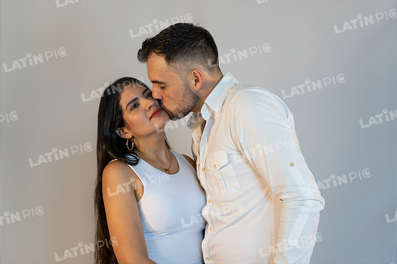 pareja-14-de-febrero-amor-blanco-4