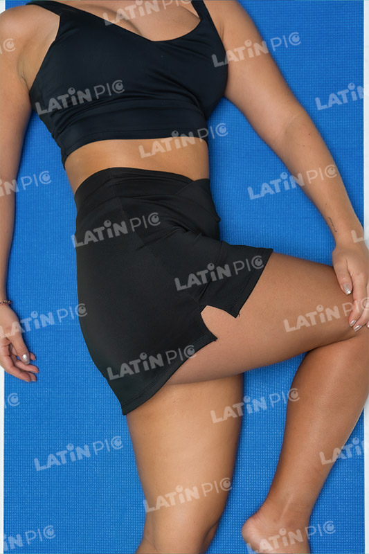 yoga-mujer-ropa-negra-12