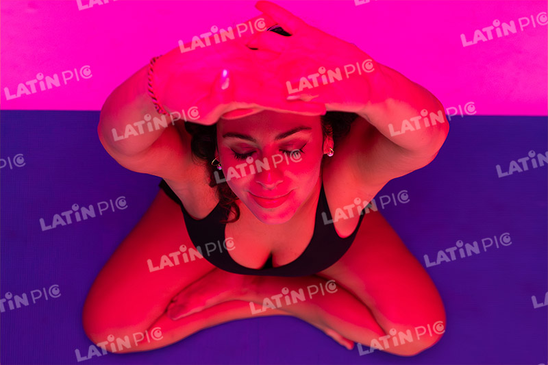 yoga-mujer-ropa-negra-3