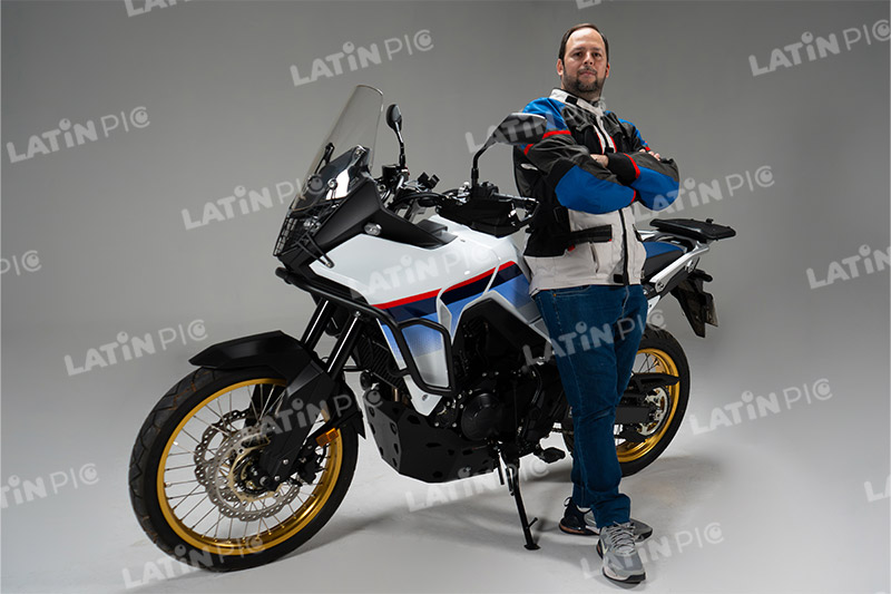 motocicleta-piloto-hombre-11
