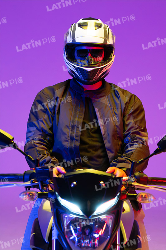 motocicleta-piloto-hombre-casco-29